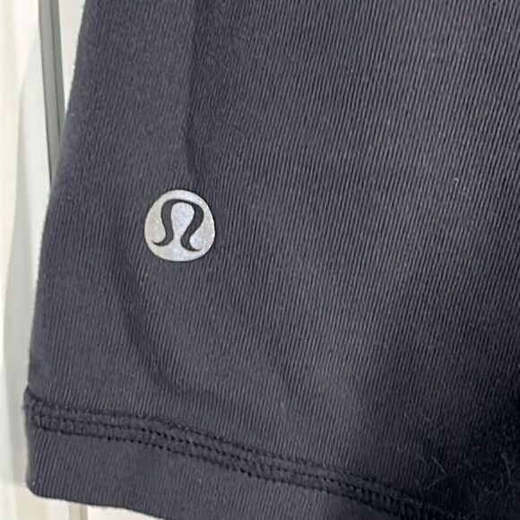 Lululemon Reverse Groove Short (Regular) Size 4 - Picture 6 of 7